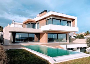 Building any luxury custom homes Vancouver